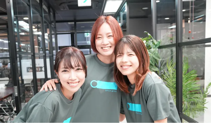 スタッフが笑っている様子